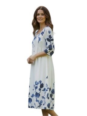 JustFashionNow White & Blue Floral Maxi Dress with 3/4 Sleeves size Small